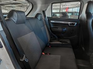 Suzuki S-Presso 1.0 S-Edition manual - Image 9