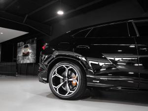 Lamborghini Urus S - Image 9