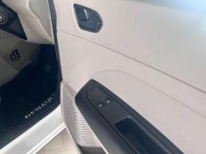 Renault Triber 1.0 Evolution - Image 11