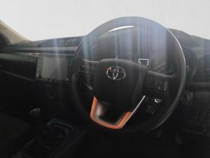 Toyota Hilux 2.4GD-6 double cab 4x4 Raider manual - Image 4
