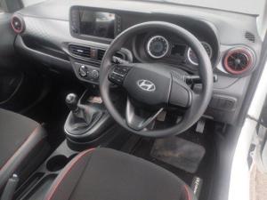Hyundai Grand i10 1.0 Premium hatch - Image 13