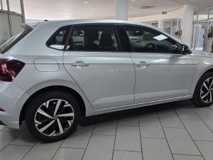 Volkswagen Polo hatch 1.0TSI Life manual - Image 21