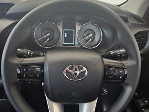 Toyota Hilux 2.4GD-6 double cab Raider manual - Image 8