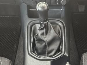 Toyota Hilux 2.4GD-6 double cab Raider manual - Image 9