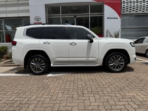Toyota Land Cruiser 300 3.3D ZX - Image 3