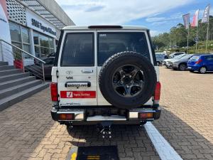 Toyota Land Cruiser 76 2.8GD-6 station wagon VX - Image 5