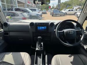 Toyota Land Cruiser 76 2.8GD-6 station wagon VX - Image 6