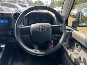 Toyota Land Cruiser 76 2.8GD-6 station wagon VX - Image 8
