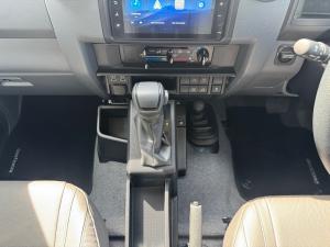 Toyota Land Cruiser 76 2.8GD-6 station wagon VX - Image 10