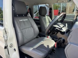 Toyota Land Cruiser 76 2.8GD-6 station wagon VX - Image 12