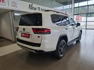 Toyota Landcruiser 300 V6 3.3D GR-S - Image 2