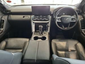 Toyota Landcruiser 300 V6 3.3D GR-S - Image 6