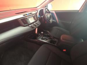 Toyota RAV4 2.0 GX automatic - Image 7