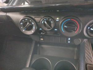 Toyota Hilux 2.4 GD-6 Raider X 4X4 automaticD/C - Image 13