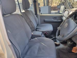 Toyota Land Cruiser 79 2.8 GD-6S/C - Image 8