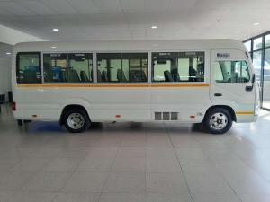 Toyota Coaster 4.0D 23 Seater B/S - Image 6