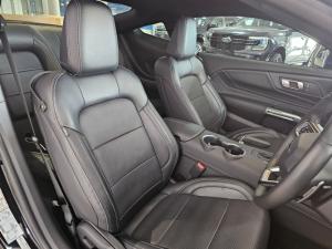 Ford Mustang 5.0 GT fastback - Image 11