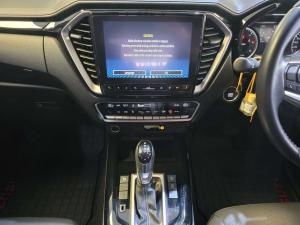 Isuzu D-Max 3.0TD double cab V-Cross - Image 12
