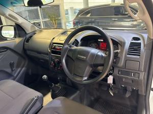 Isuzu D-Max Gen 6 250 single cab Fleetside safety - Image 12