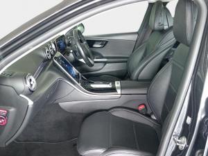 Mercedes-Benz C-Class C200 Avantgarde - Image 18
