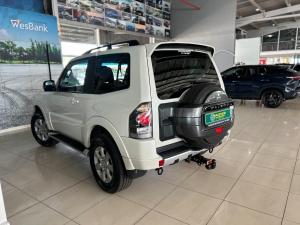 Mitsubishi Pajero 3-door 3.2DI-D GLS - Image 4