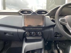 Nissan Magnite 1.0 Visia auto - Image 17