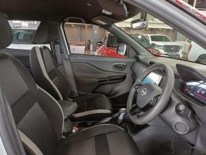 Nissan Magnite 1.0 Turbo Acenta Kuro auto - Image 11