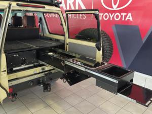 Toyota Land Cruiser 76 4.5D-4D V8 station wagon LX - Image 16