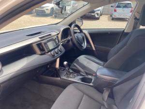 Toyota RAV4 2.0 GX - Image 7