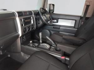 Toyota L/CRUISER FJ 4.0 V6 Trail Cruiser - Image 3