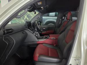 Toyota Land Cruiser 300 3.3D GR-Sport - Image 6