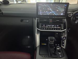 Toyota Land Cruiser 300 3.3D GR-Sport - Image 9