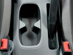 Nissan Magnite 1.0 Visia manual - Image 11