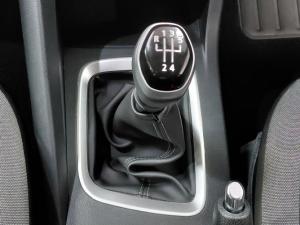 Nissan Magnite 1.0 Visia manual - Image 9