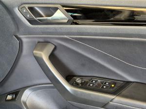 Volkswagen T-Roc 2.0TSI 4Motion R-Line - Image 18