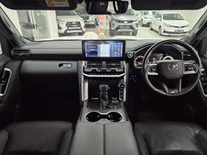 Toyota Land Cruiser 300 3.3D GR-Sport - Image 6