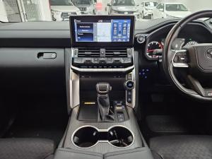 Toyota Land Cruiser 300 3.3D GR-Sport - Image 12