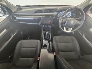 Toyota Hilux 2.4GD-6 double cab 4x4 Raider manual - Image 6