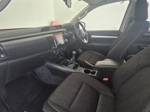 Toyota Hilux 2.4GD-6 double cab 4x4 Raider manual - Image 7