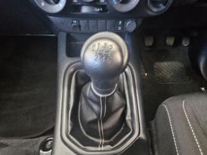 Toyota Hilux 2.4GD-6 double cab 4x4 Raider manual - Image 9