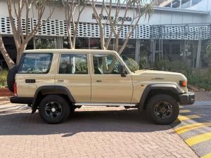 Toyota Land Cruiser 76 2.8GD-6 station wagon LX auto - Image 3