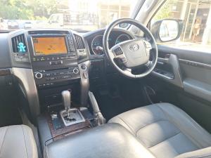 Toyota Land Cruiser 200 4.5D-4D VX - Image 7
