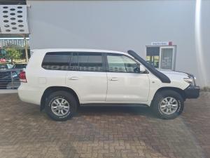 Toyota Land Cruiser 200 4.5D-4D VX - Image 3