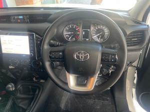 Toyota Hilux 2.4GD-6 single cab Raider manual - Image 8