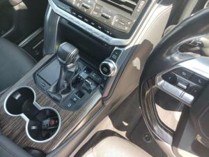 Toyota Landcruiser 300 V6 3.3D ZX - Image 13