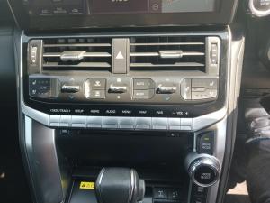 Toyota Landcruiser 300 V6 3.3D ZX - Image 16