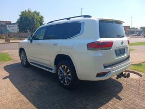 Toyota Landcruiser 300 V6 3.3D ZX - Image 19