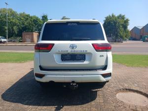 Toyota Landcruiser 300 V6 3.3D ZX - Image 5