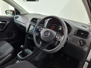 Volkswagen Polo sedan 1.6 manual - Image 17