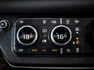 Land Rover Defender 110 D250 SE - Image 17